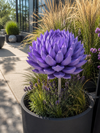 Deko-Blume Dahlie Dora als Gartenstecker im Pflanzgefäß – moderne Blumendeko