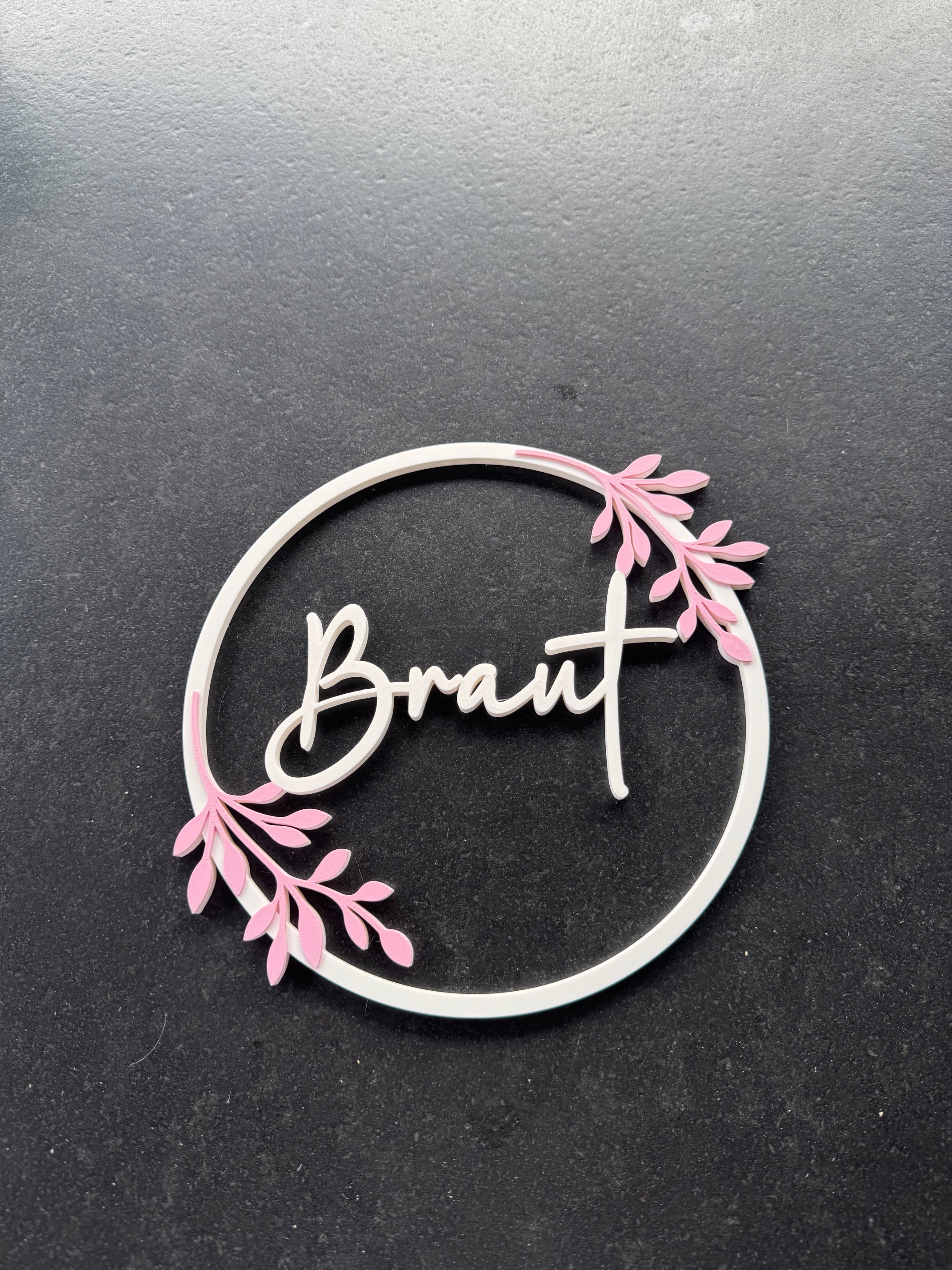 Deko-Ring Braut mit Blatt-Detail und Kursivschriftzug – moderne Hochzeitsdekoration