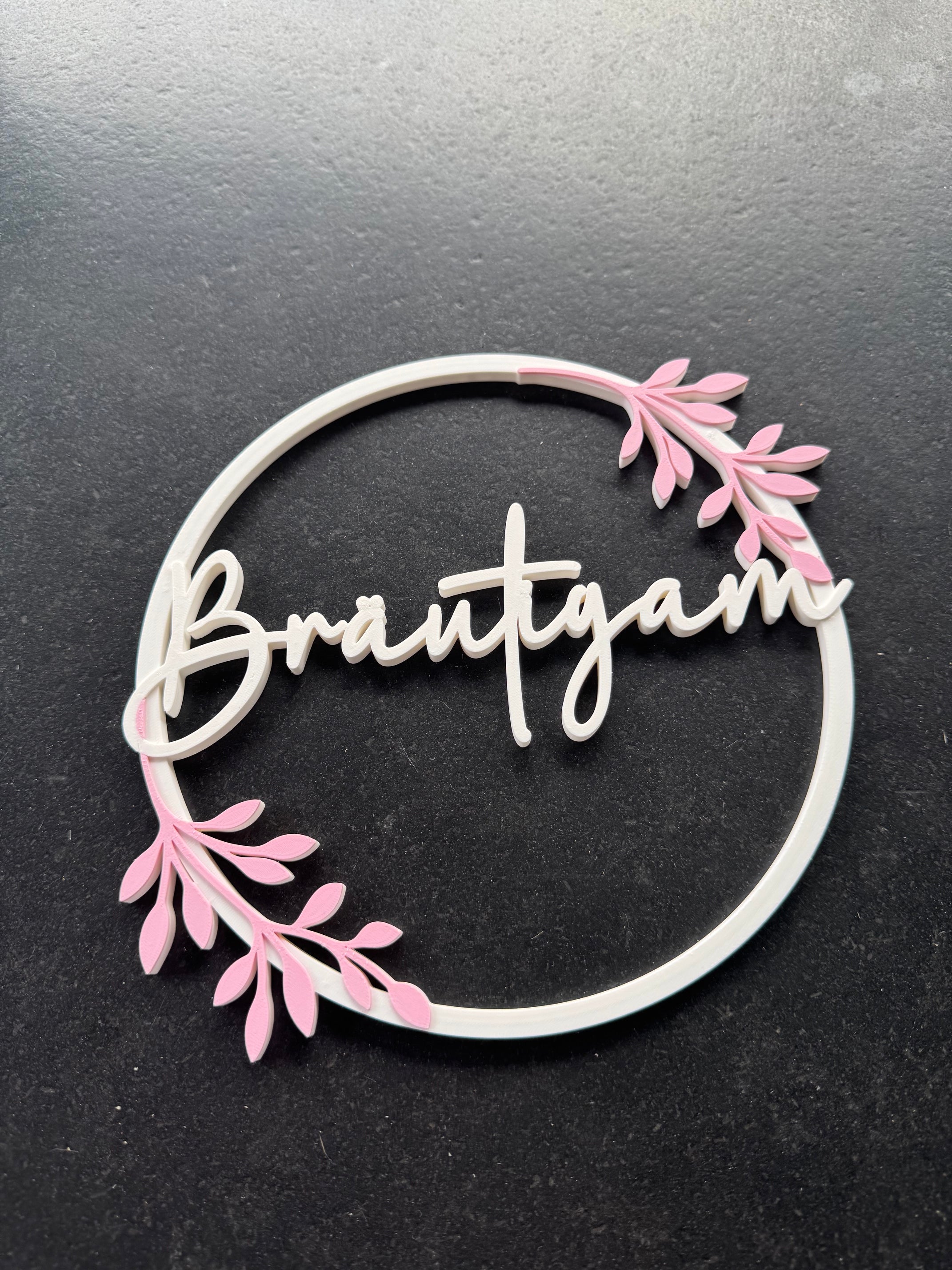 Deko - Ring Bräutigam mit Blatt-Detail und Kursivschriftzug - moderne Hochzeitsdekoration
