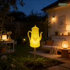 Moderne Teekanne im Garten, KI-generiert 