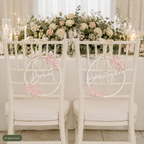 Stuhlschild Set Braut und Braeutigam mit floralem Design, KI-generiert